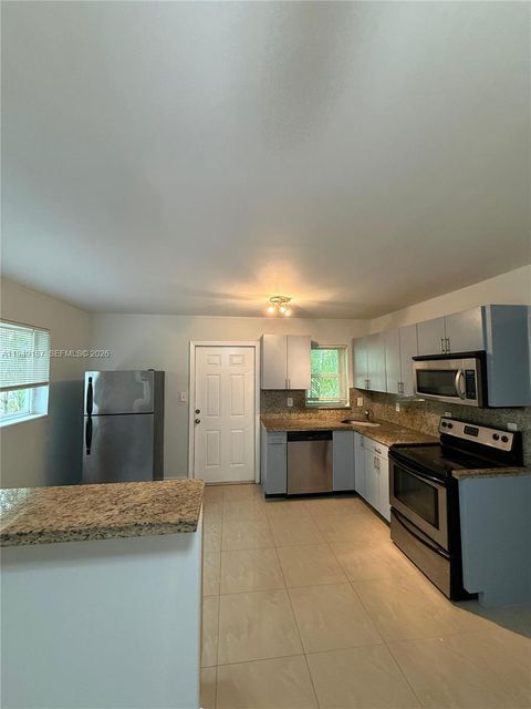 3131 Carter St 3131 Miami FL 33133