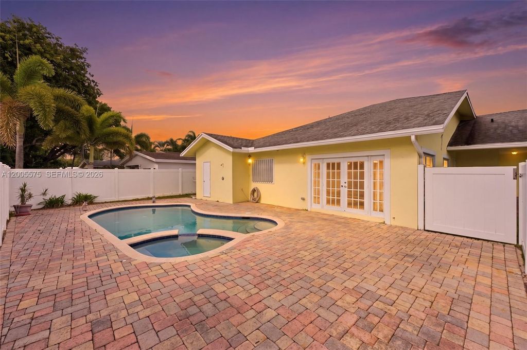 Photo of 4361 NE 13th Ter, Oakland Park, FL 33334 (MLS # A12005575)