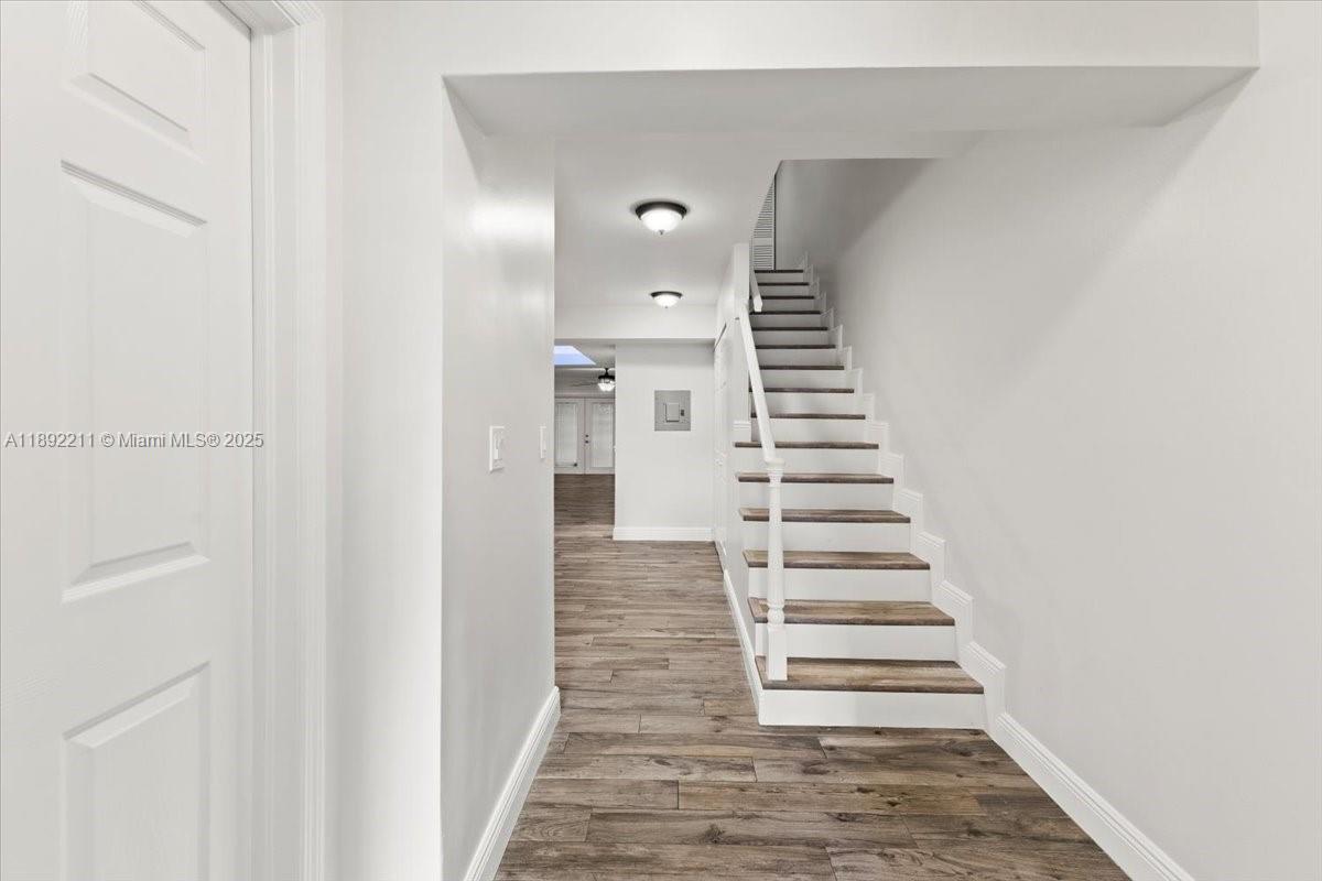 281 Jacaranda Dr 13