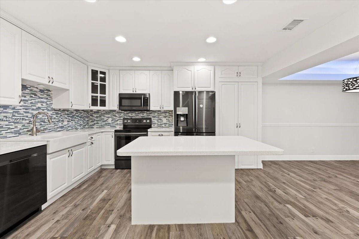 281 Jacaranda Dr 13