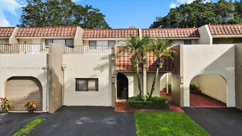 281 Jacaranda Dr 13 Plantation FL 33324