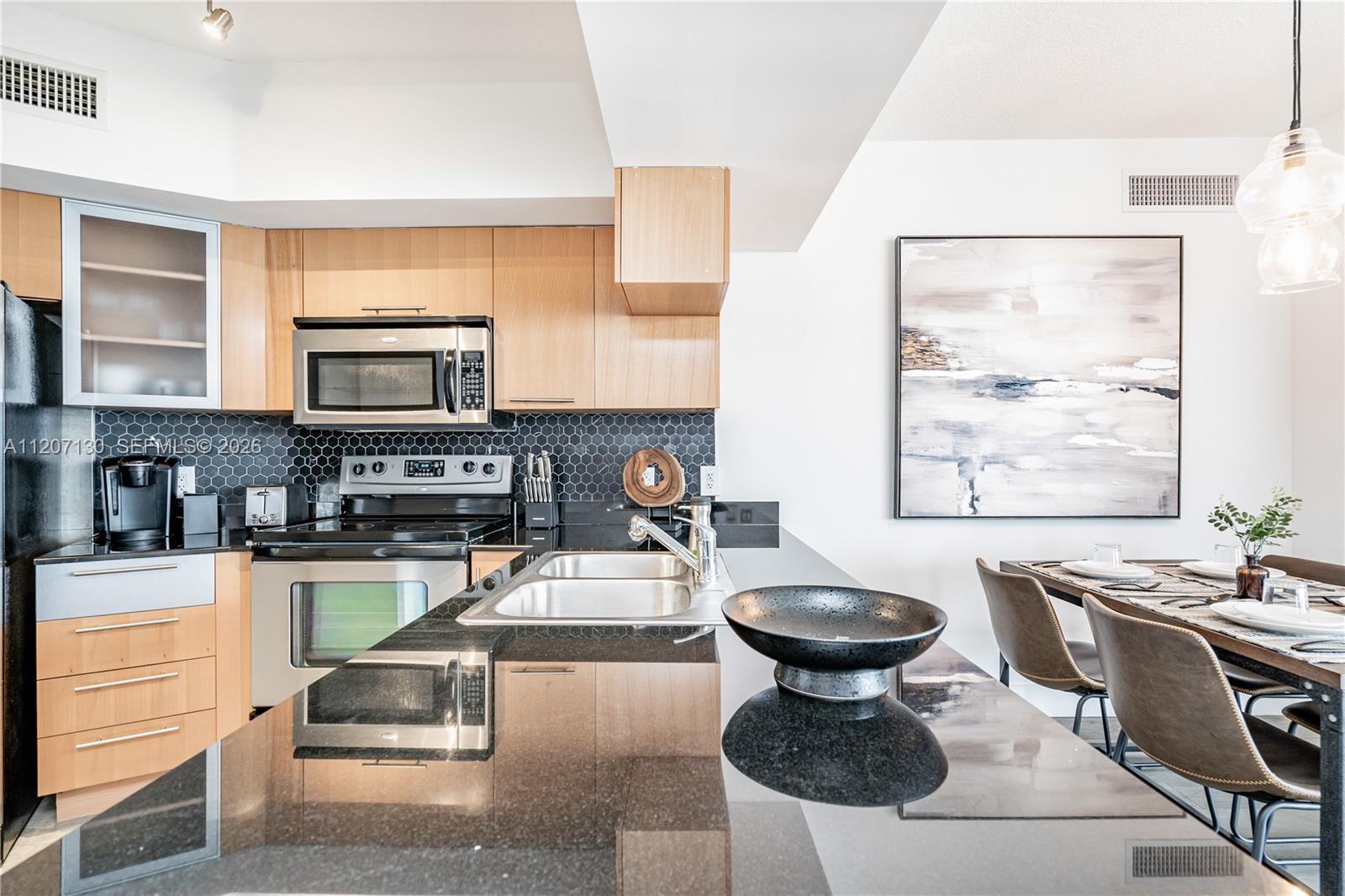 1750 N Bayshore Dr 3914