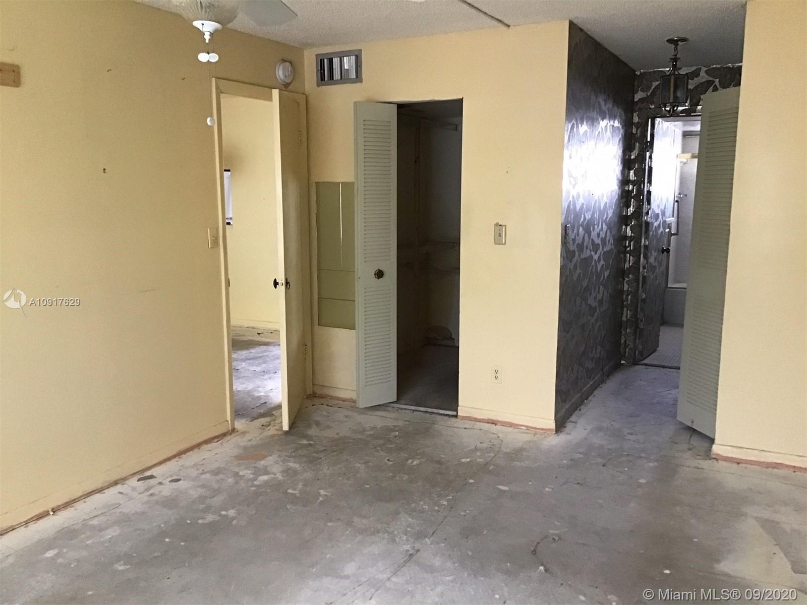 SUNRISE LAKES 118 CONDO - Residential