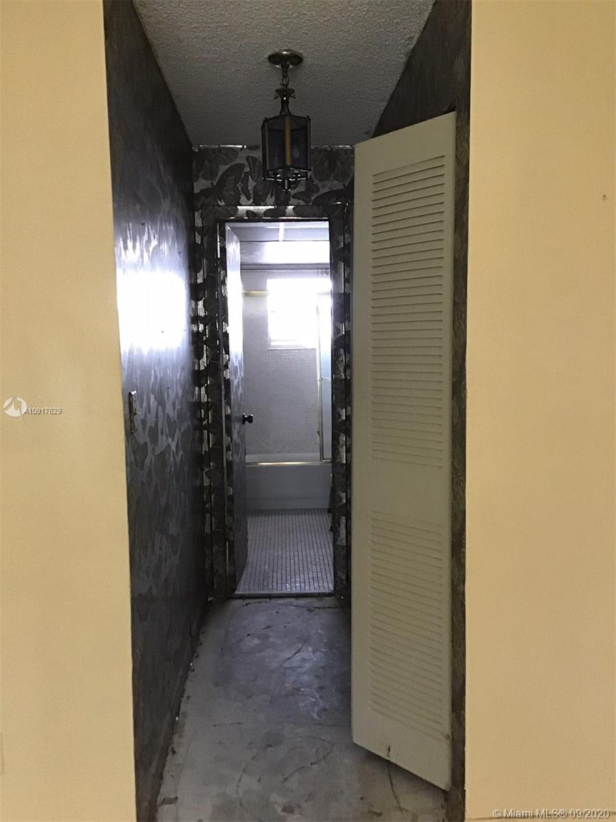 SUNRISE LAKES 118 CONDO - Residential