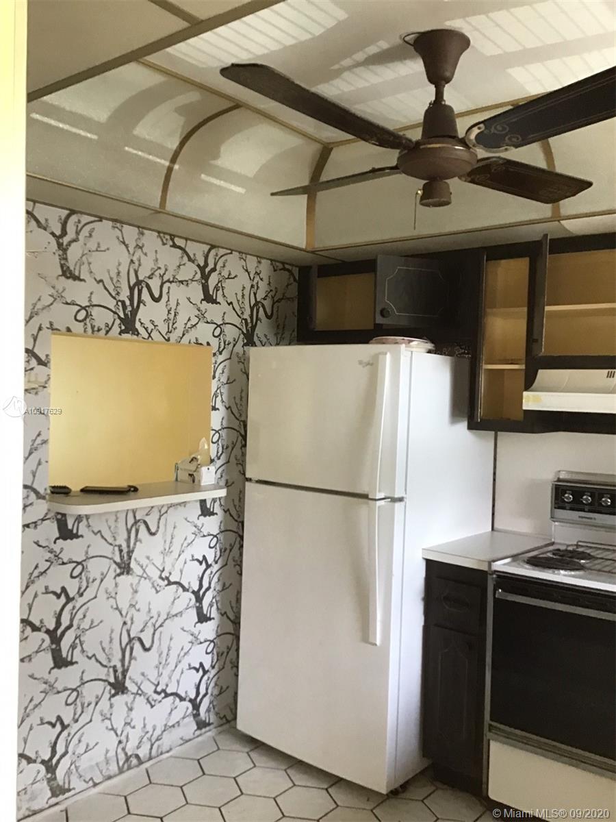 SUNRISE LAKES 118 CONDO - Residential