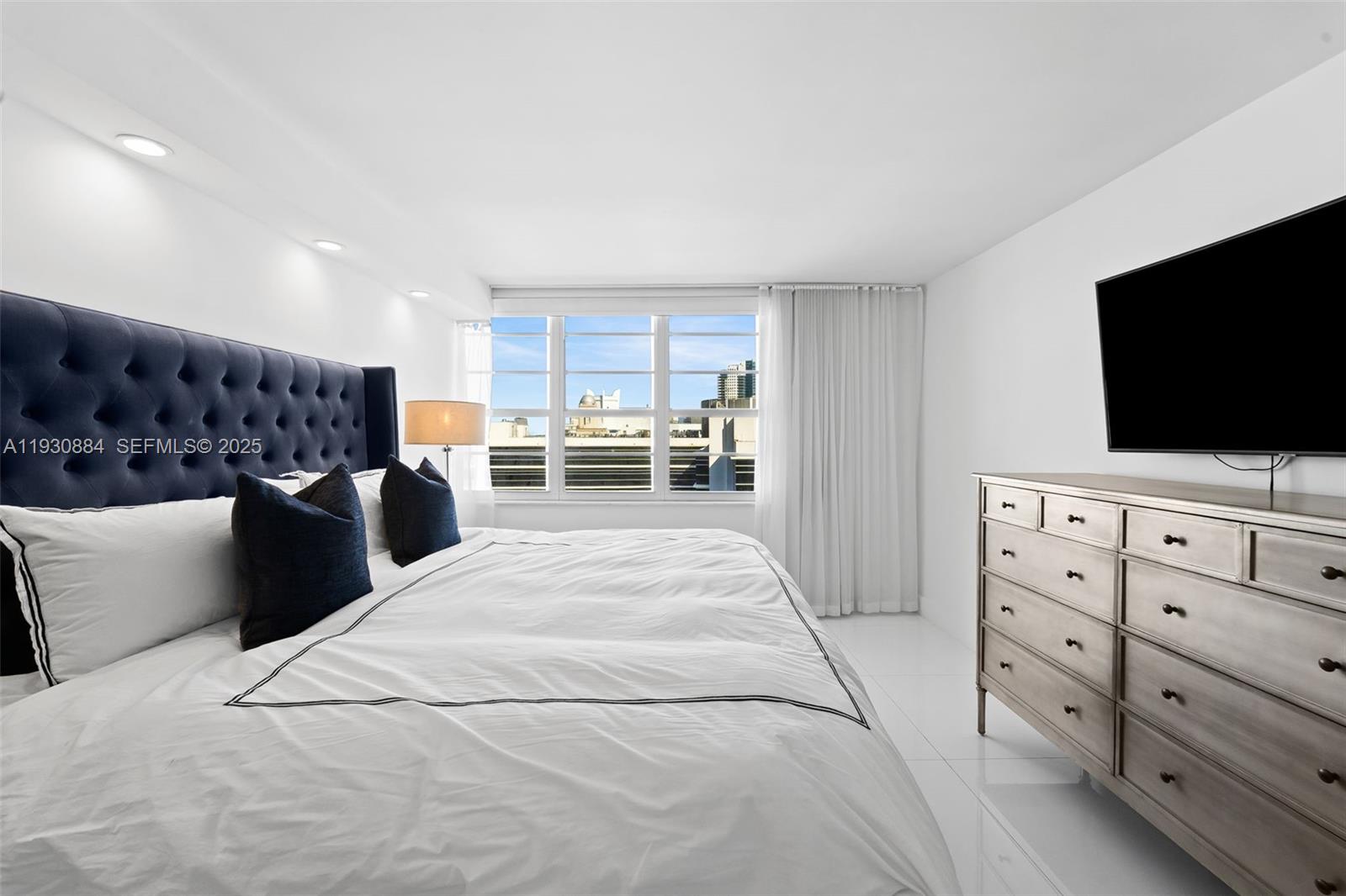 THE DECOPLAGE CONDO - Residential Lease