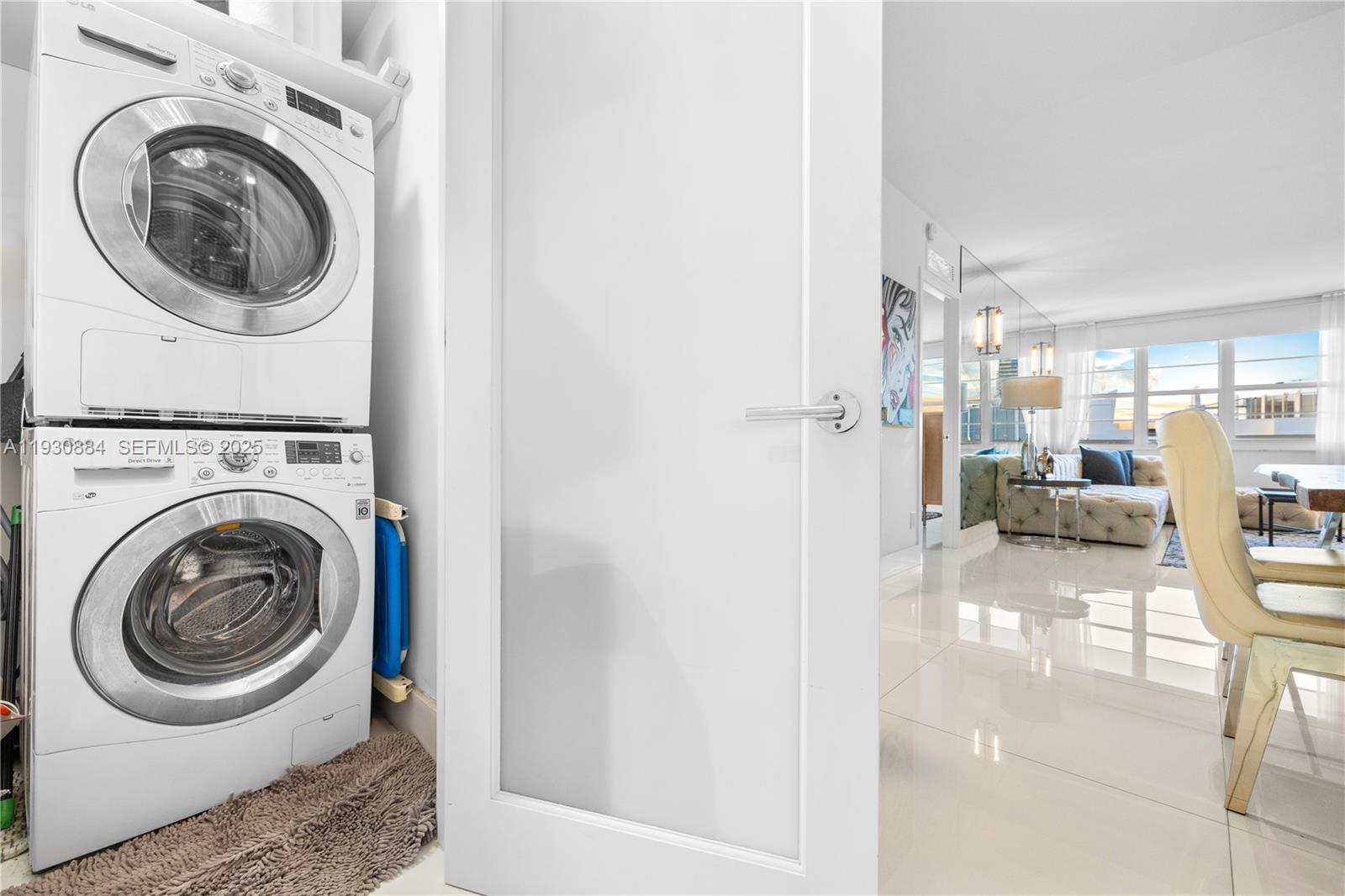 THE DECOPLAGE CONDO - Residential Lease