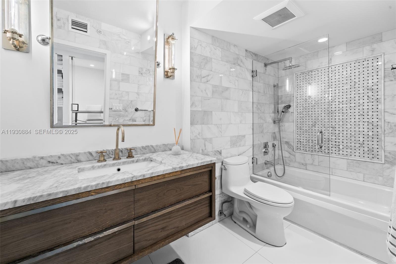 THE DECOPLAGE CONDO - Residential Lease