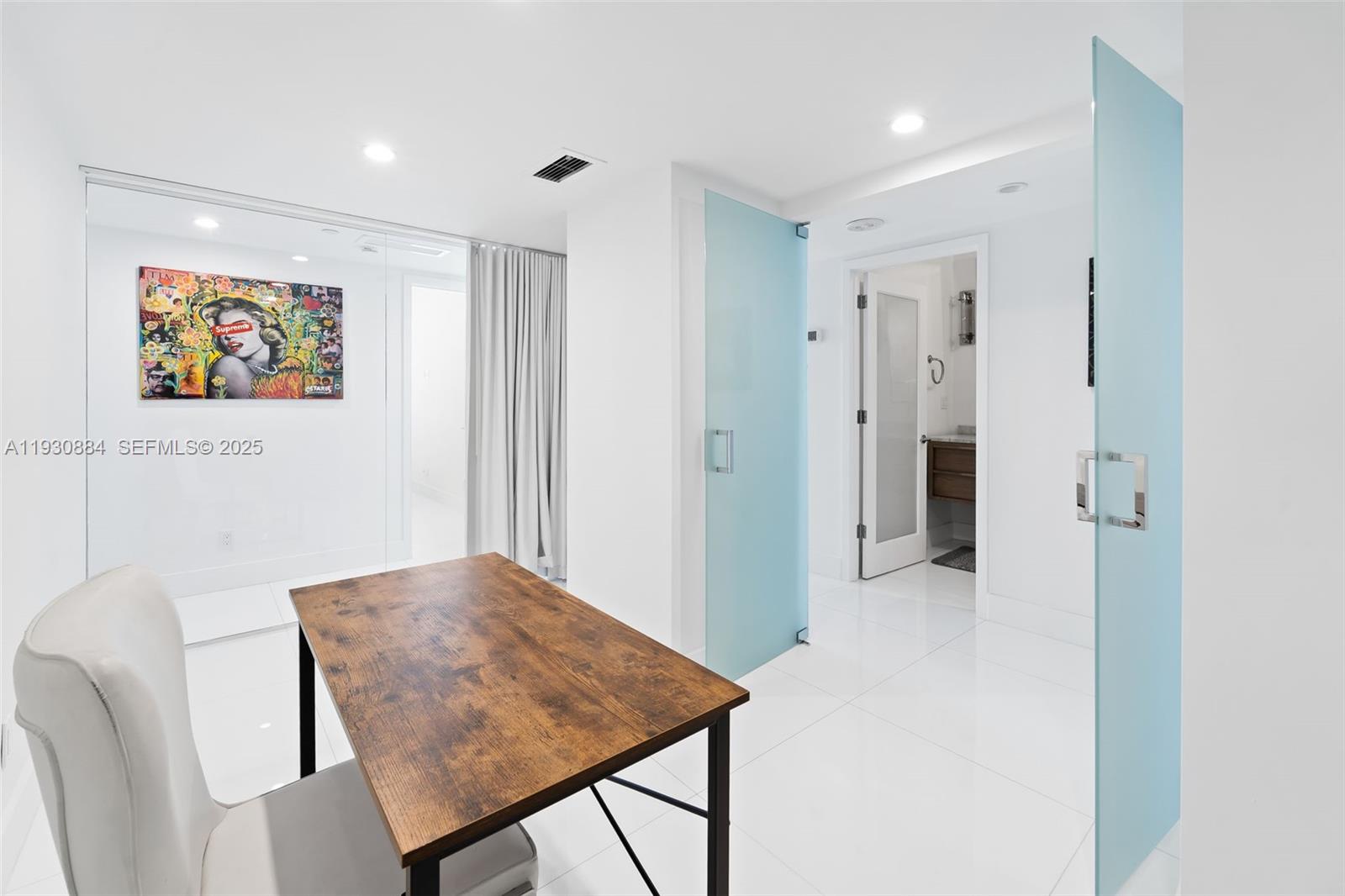 THE DECOPLAGE CONDO - Residential Lease