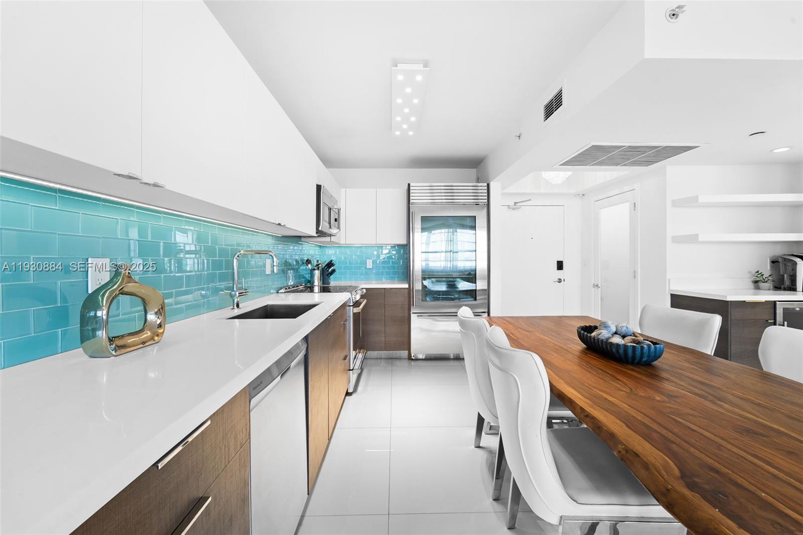 THE DECOPLAGE CONDO - Residential Lease