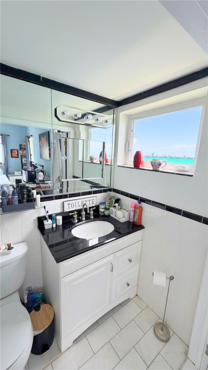 1880 S Treasure Dr 3A