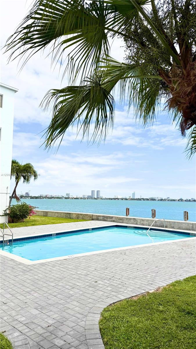 1880 S Treasure Dr 3A