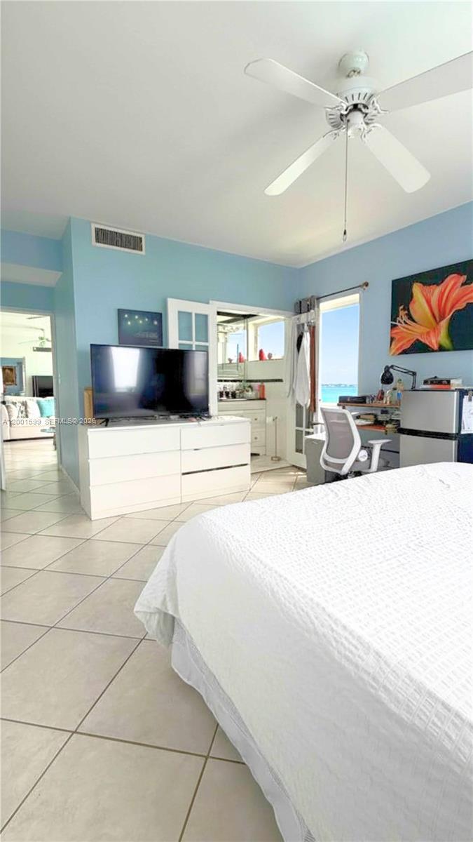 1880 S Treasure Dr 3A