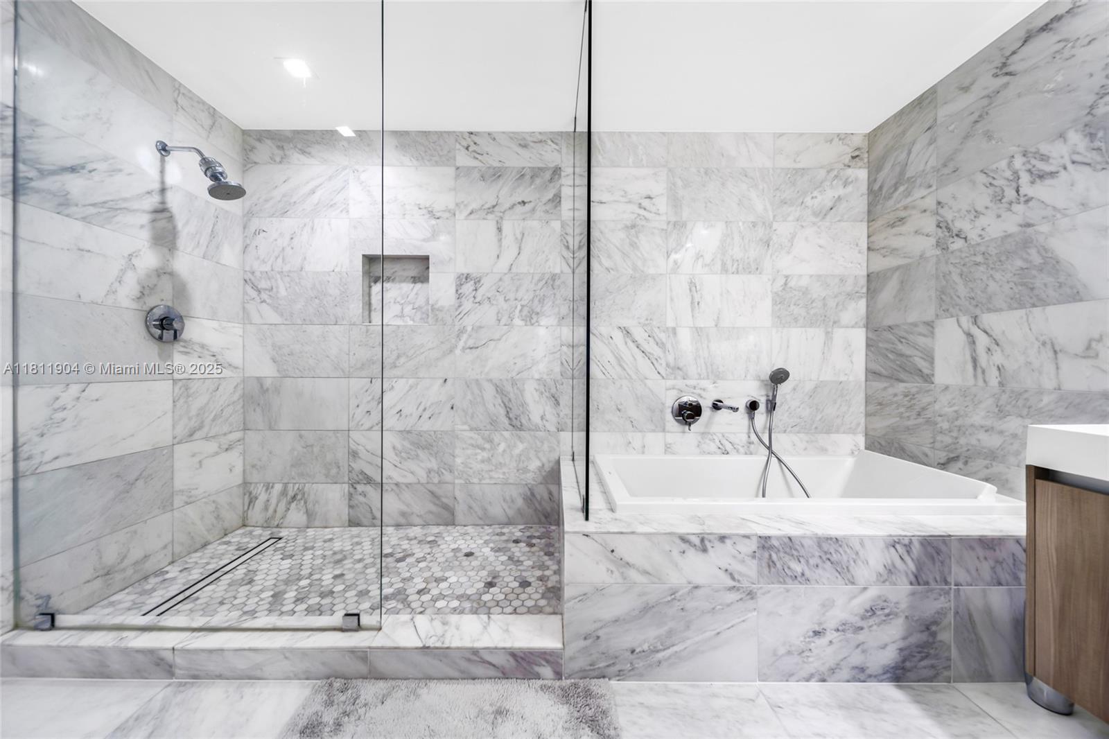TIFFANY HOUSE CONDO - Residential