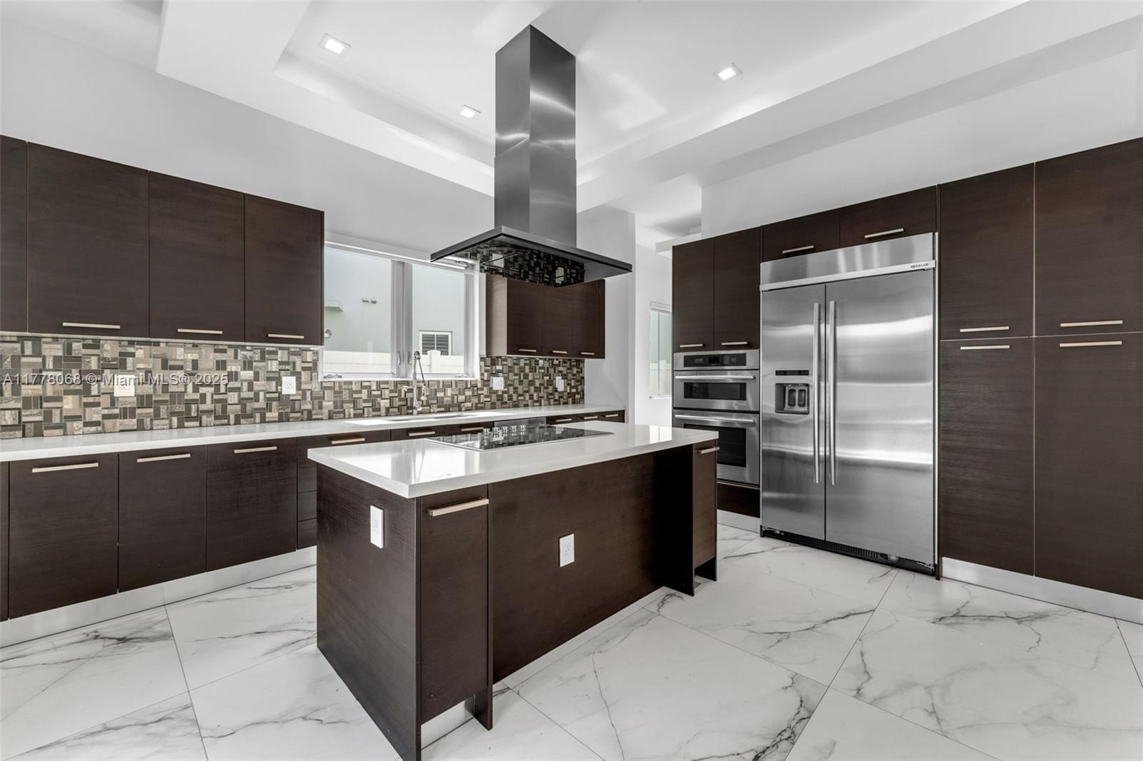 8221 NW 34th Dr 8221