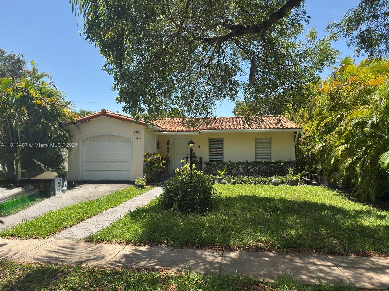 752 Navarre Ave, Coral Gables, Miami-Dade County, Florida - 3 Bedrooms  
2 Bathrooms - 