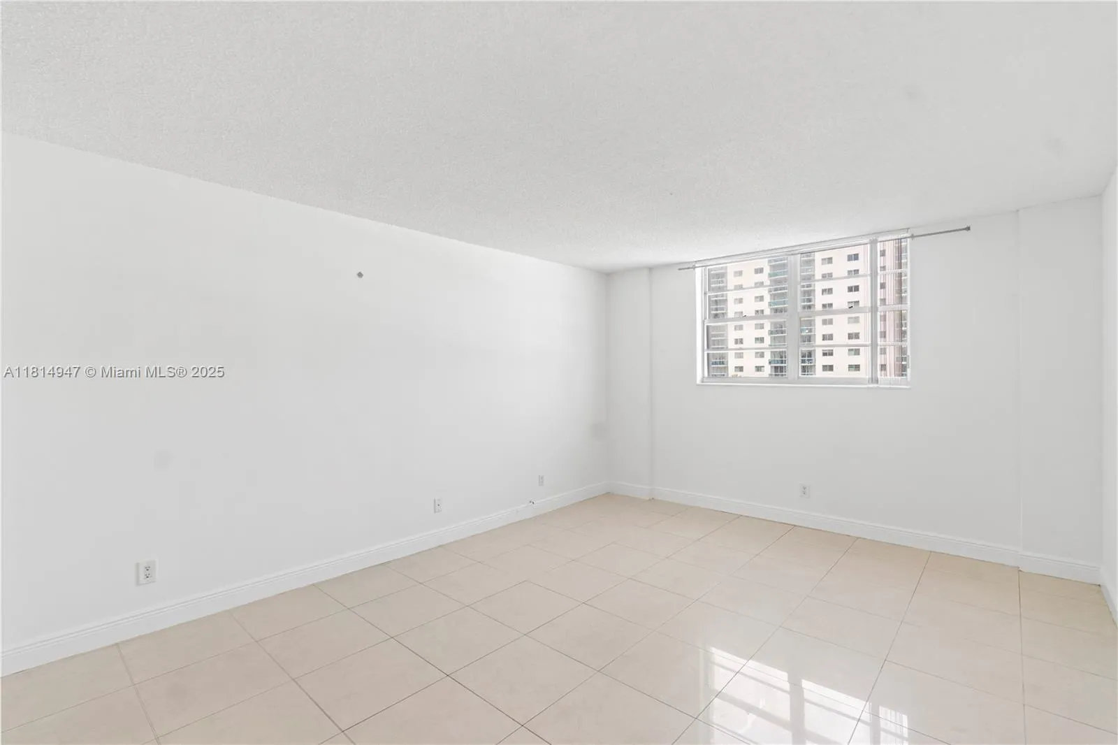 Sunny Isles Beach, Florida 33160, United States, 2 Bedrooms Bedrooms, ,2 BathroomsBathrooms,Residential,Active,143435