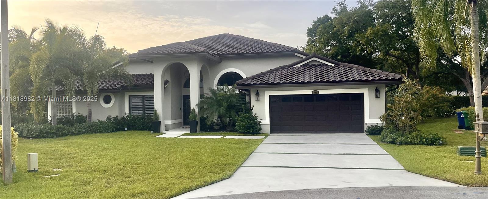 Property for Sale at 4370 Nw 62nd Ter, Coral Springs, Broward County, Florida - Bedrooms: 5 
Bathrooms: 3  - $889,000
