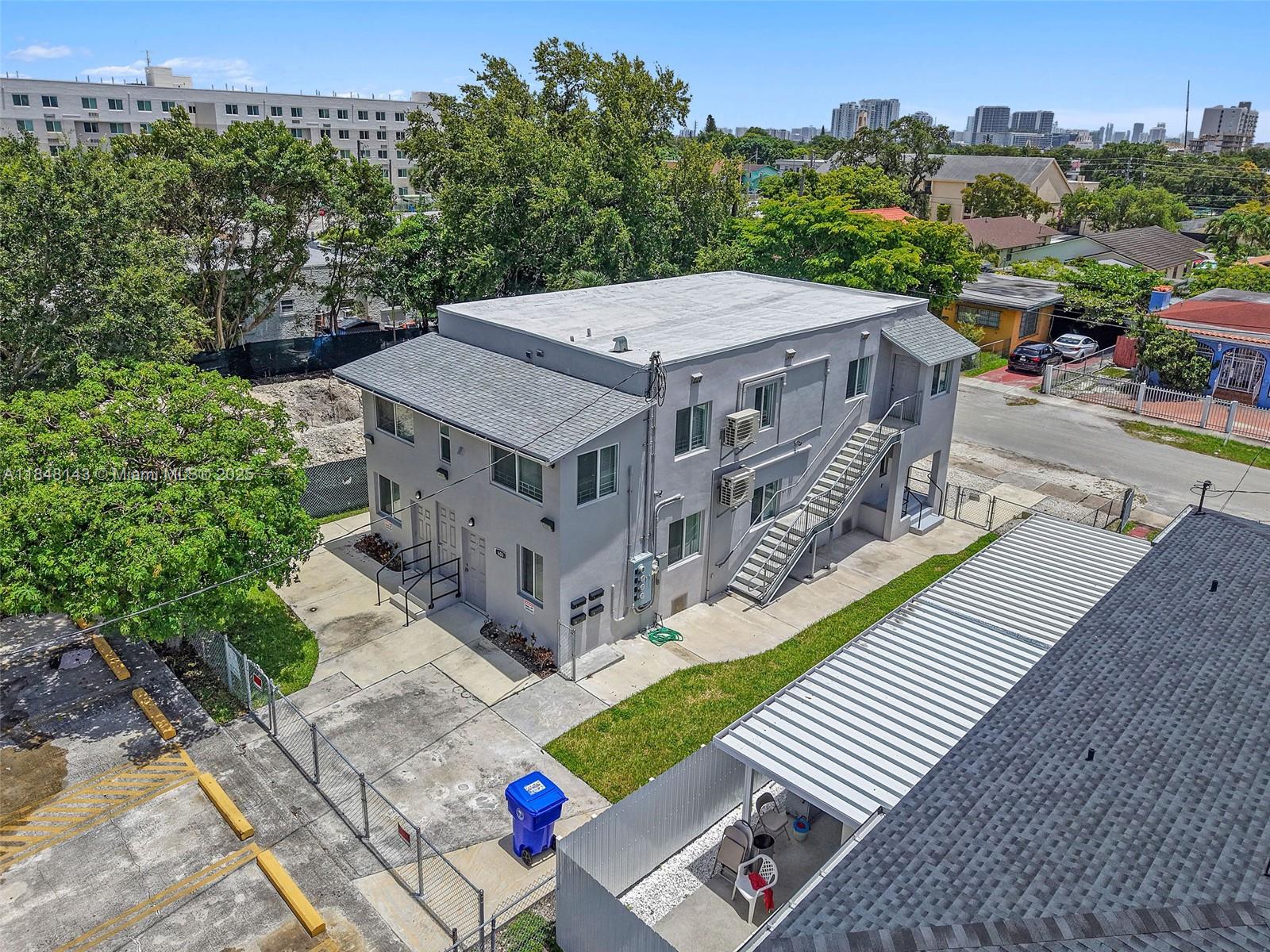 600 NW 25th Ct