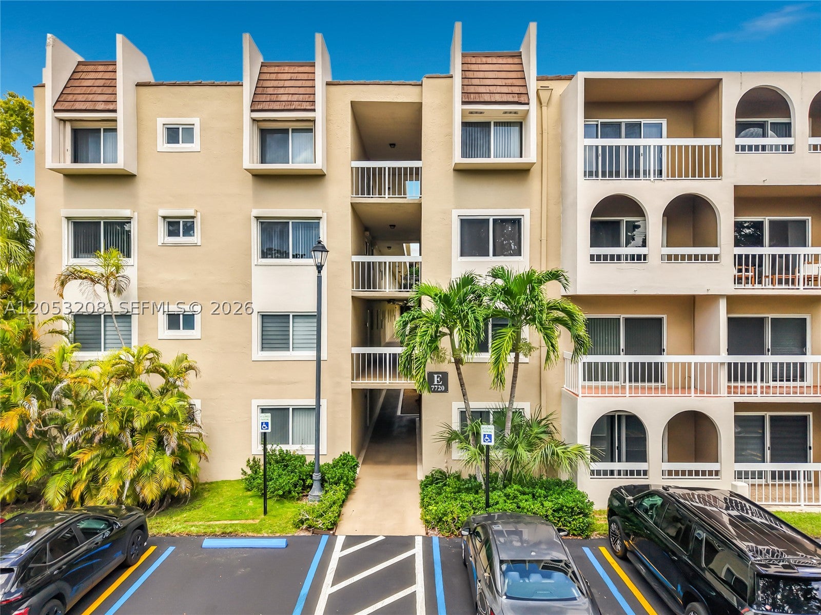 7722 Camino Real