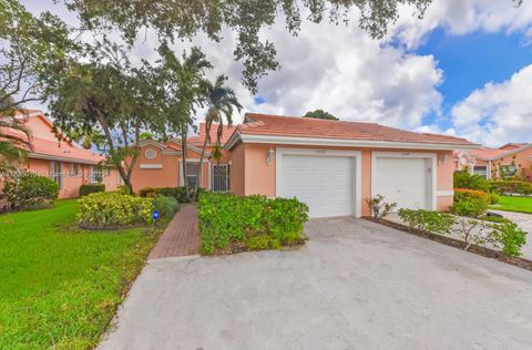 5570 Royal Lake Cir Boynton Beach FL 33437