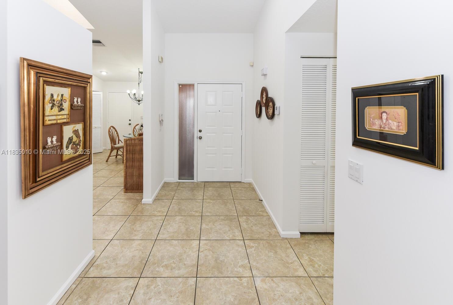 5570 Royal Lake Cir