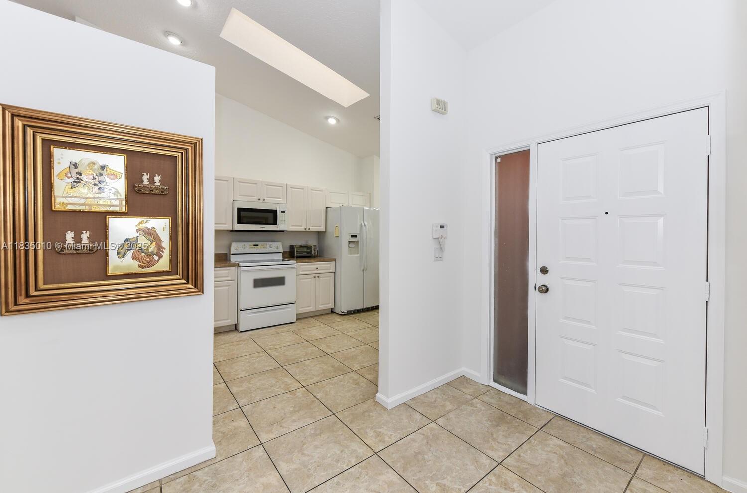 5570 Royal Lake Cir