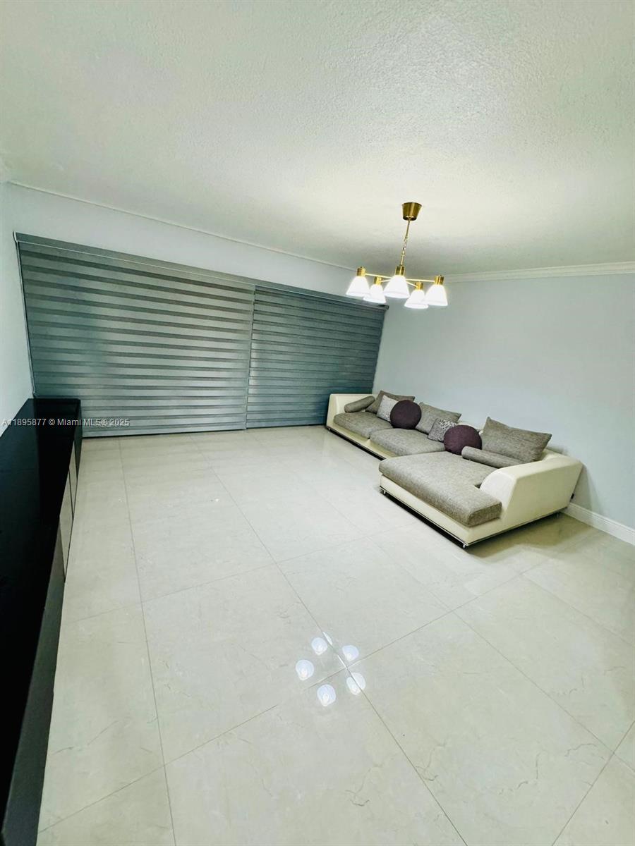 COUNTRY CLUB OF MIAMI CON - Residential