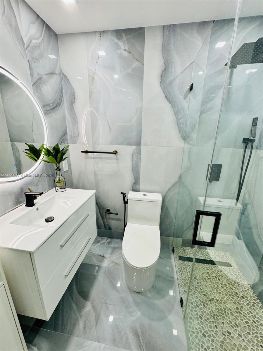 COUNTRY CLUB OF MIAMI CON - Residential