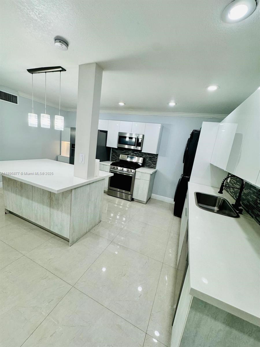 COUNTRY CLUB OF MIAMI CON - Residential