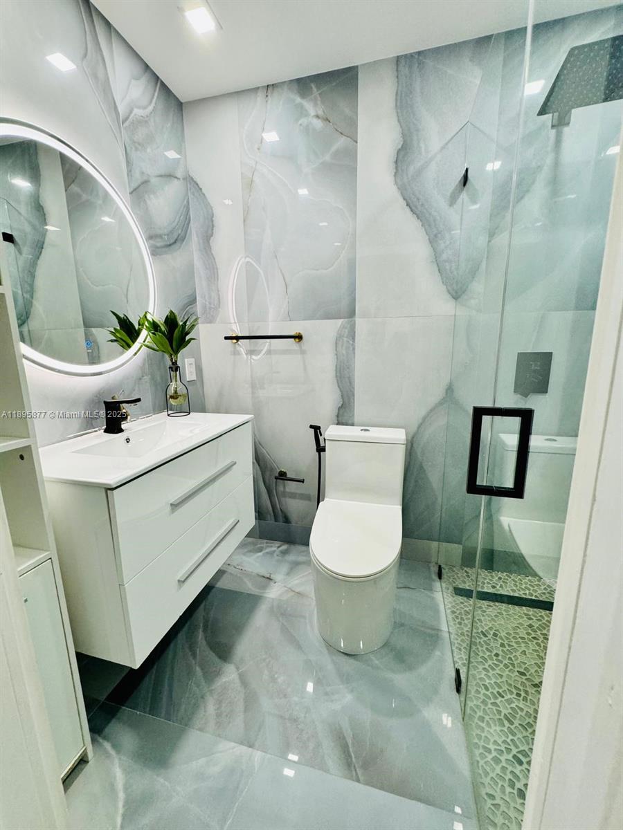 COUNTRY CLUB OF MIAMI CON - Residential