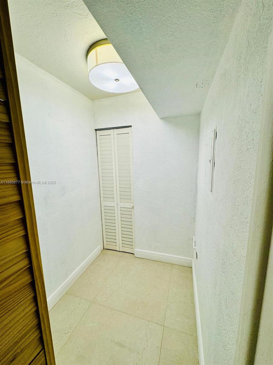 COUNTRY CLUB OF MIAMI CON - Residential