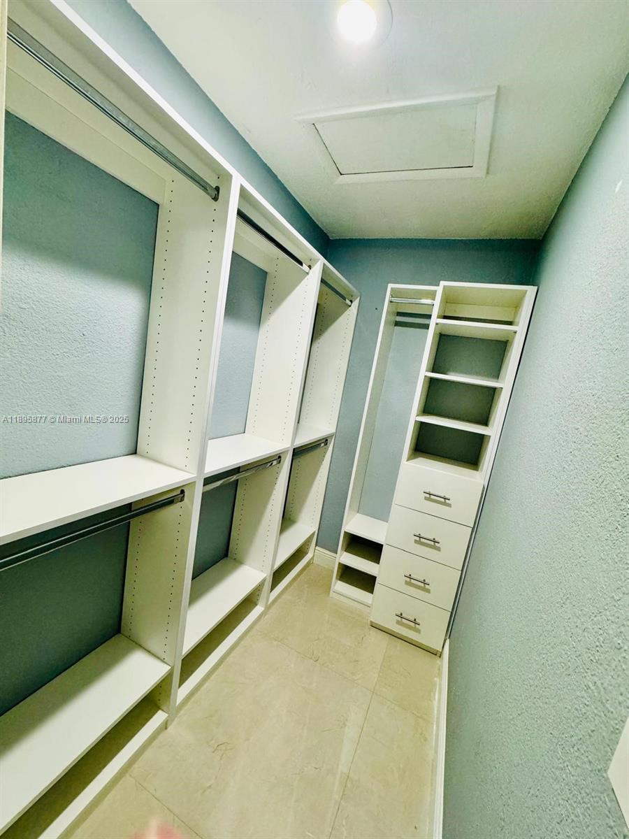 COUNTRY CLUB OF MIAMI CON - Residential