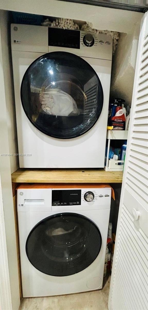 KENDALE LAKES NORTH SEC 9 - Residential