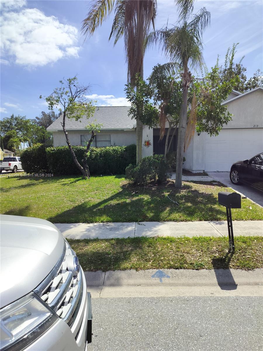 Rental Property at 213 Woodbridge Dr, Jupiter, Palm Beach County, Florida - Bedrooms: 3 
Bathrooms: 2  - $3,300 MO.