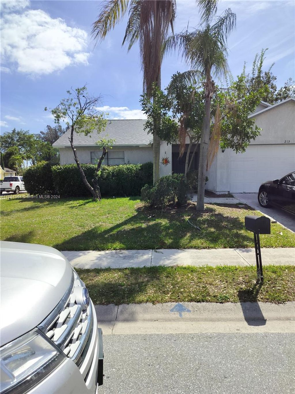 Photo of 213 Woodbridge Dr, Jupiter, FL 33458 (MLS # A11561904)
