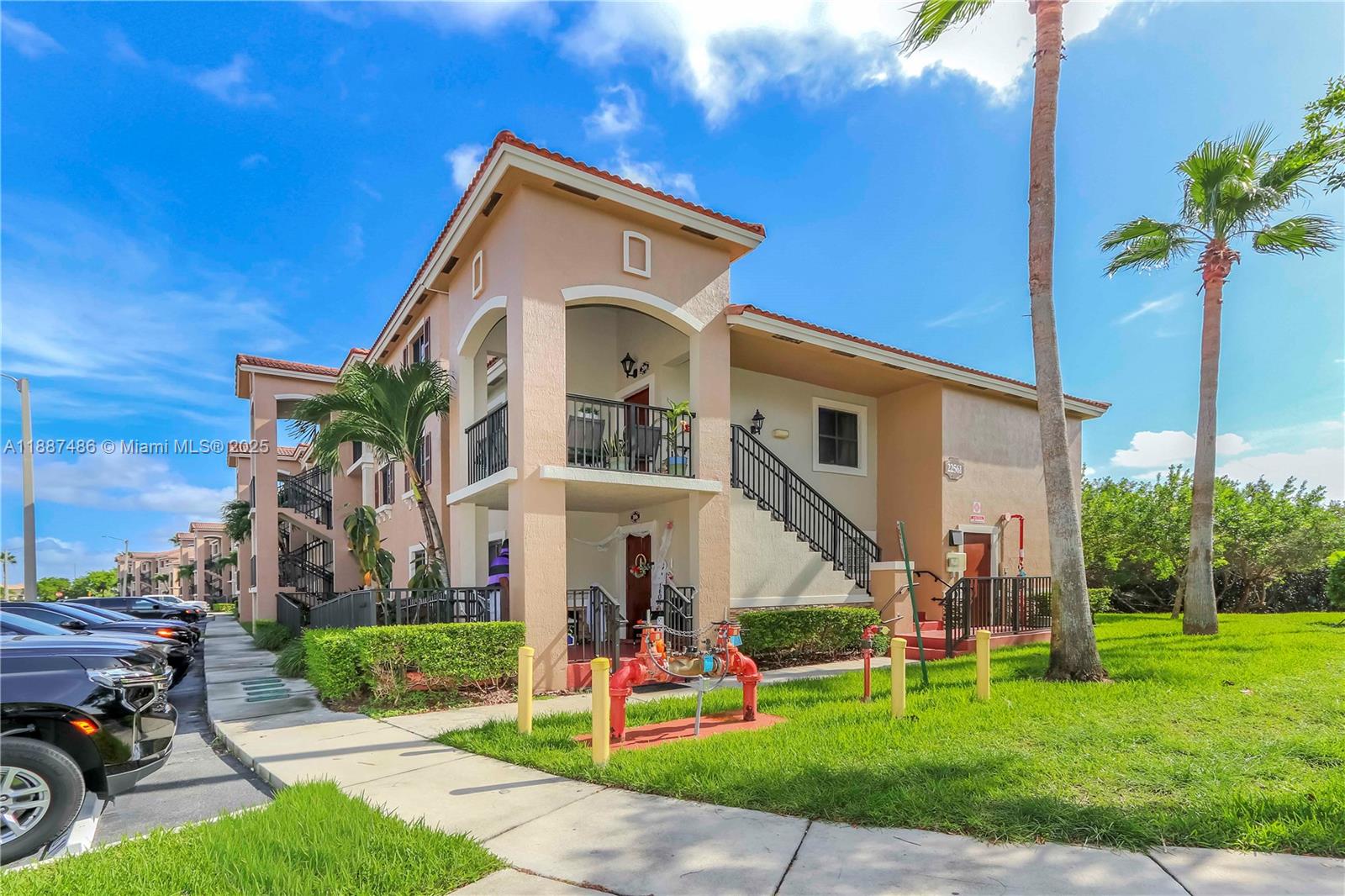 THE COURTS AT BAYSHORE II - Residential
