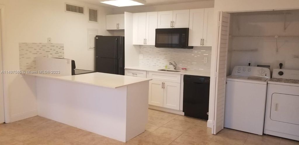 Photo of 635 Executive Center Dr #M103, West Palm Beach, FL 33401 (MLS # A11497585)