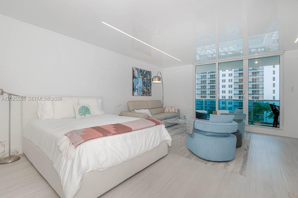 2301 Collins Ave 811