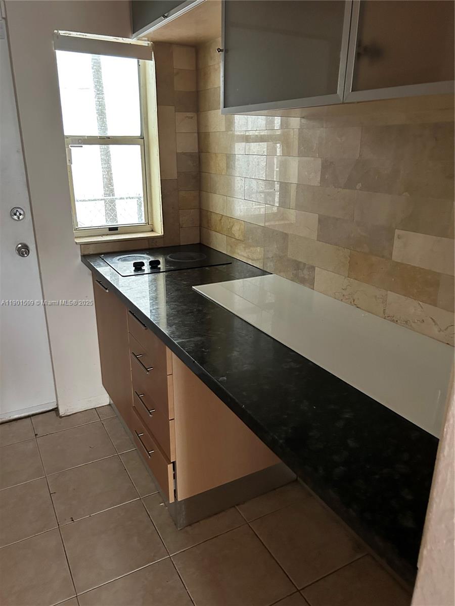 THE PINEAPPLE CONDO - Residential Lease