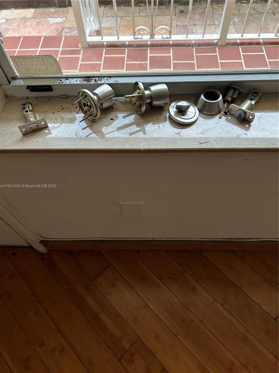 THE PINEAPPLE CONDO - Residential Lease