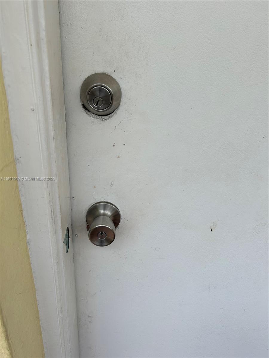 THE PINEAPPLE CONDO - Residential Lease