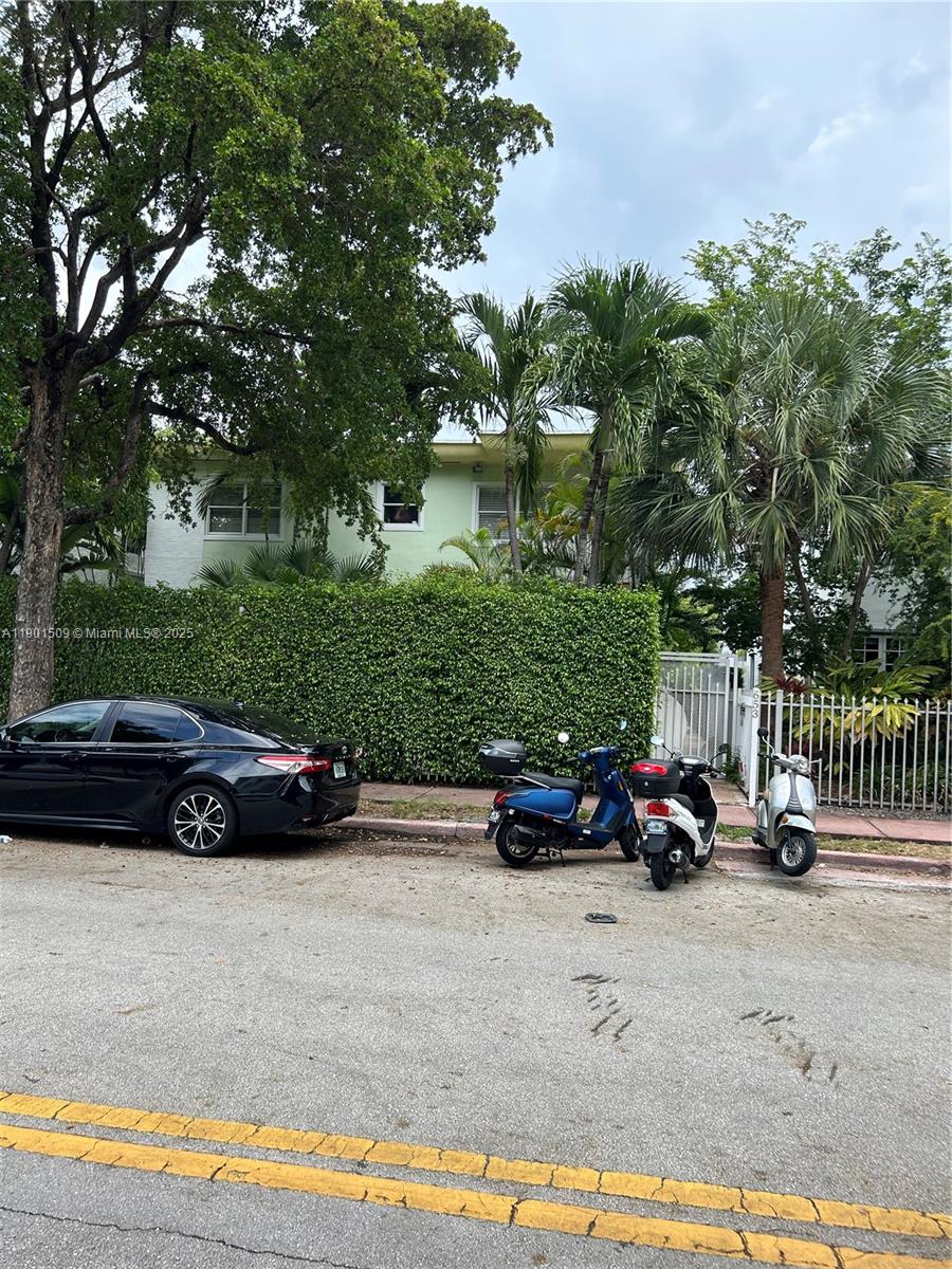 THE PINEAPPLE CONDO - Residential Lease