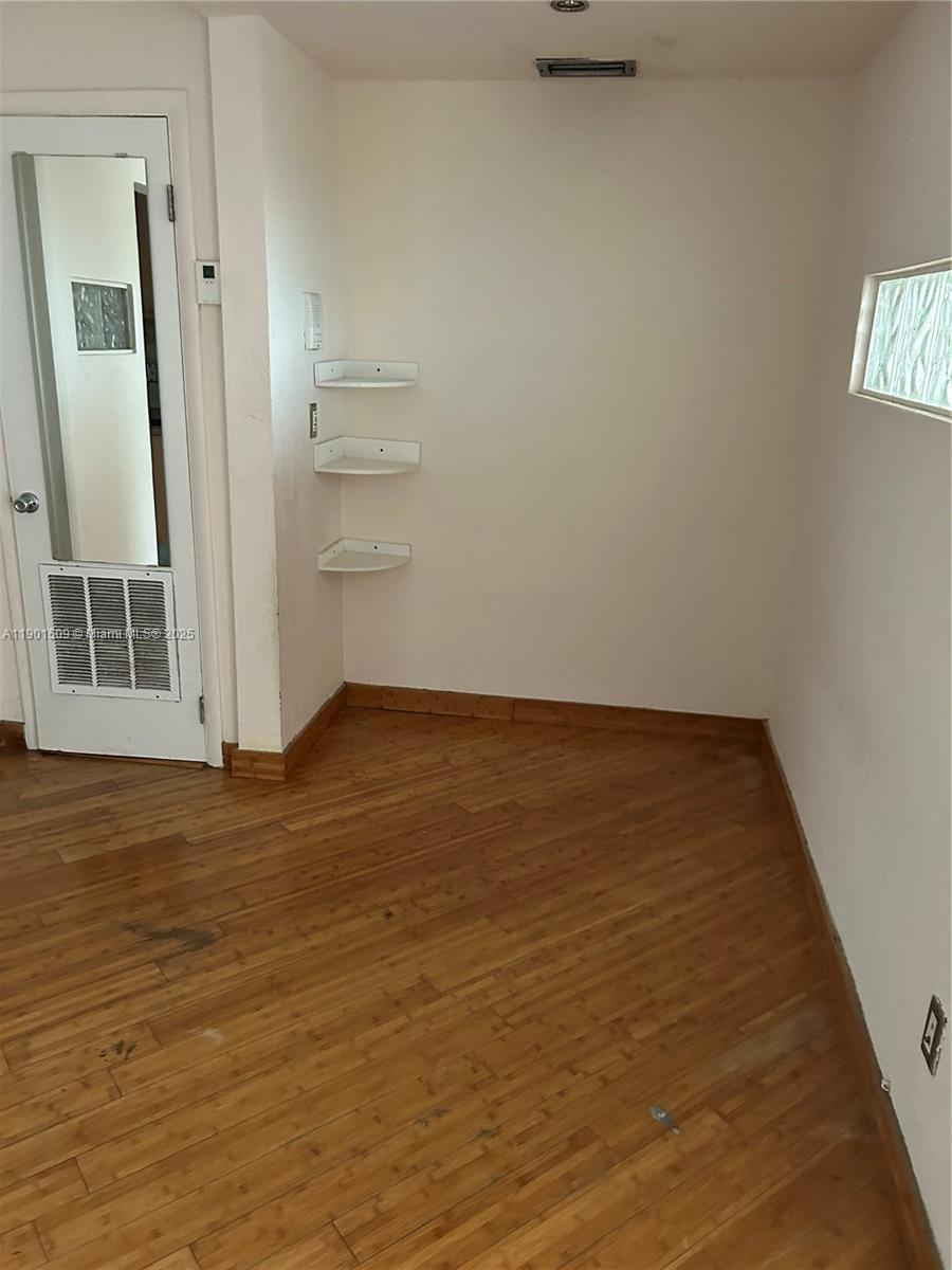 THE PINEAPPLE CONDO - Residential Lease