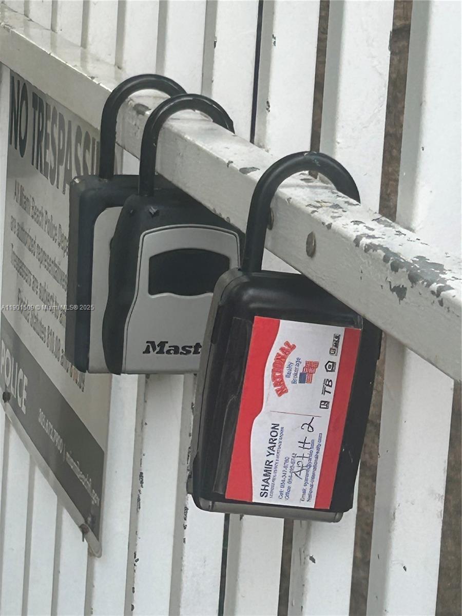 THE PINEAPPLE CONDO - Residential Lease