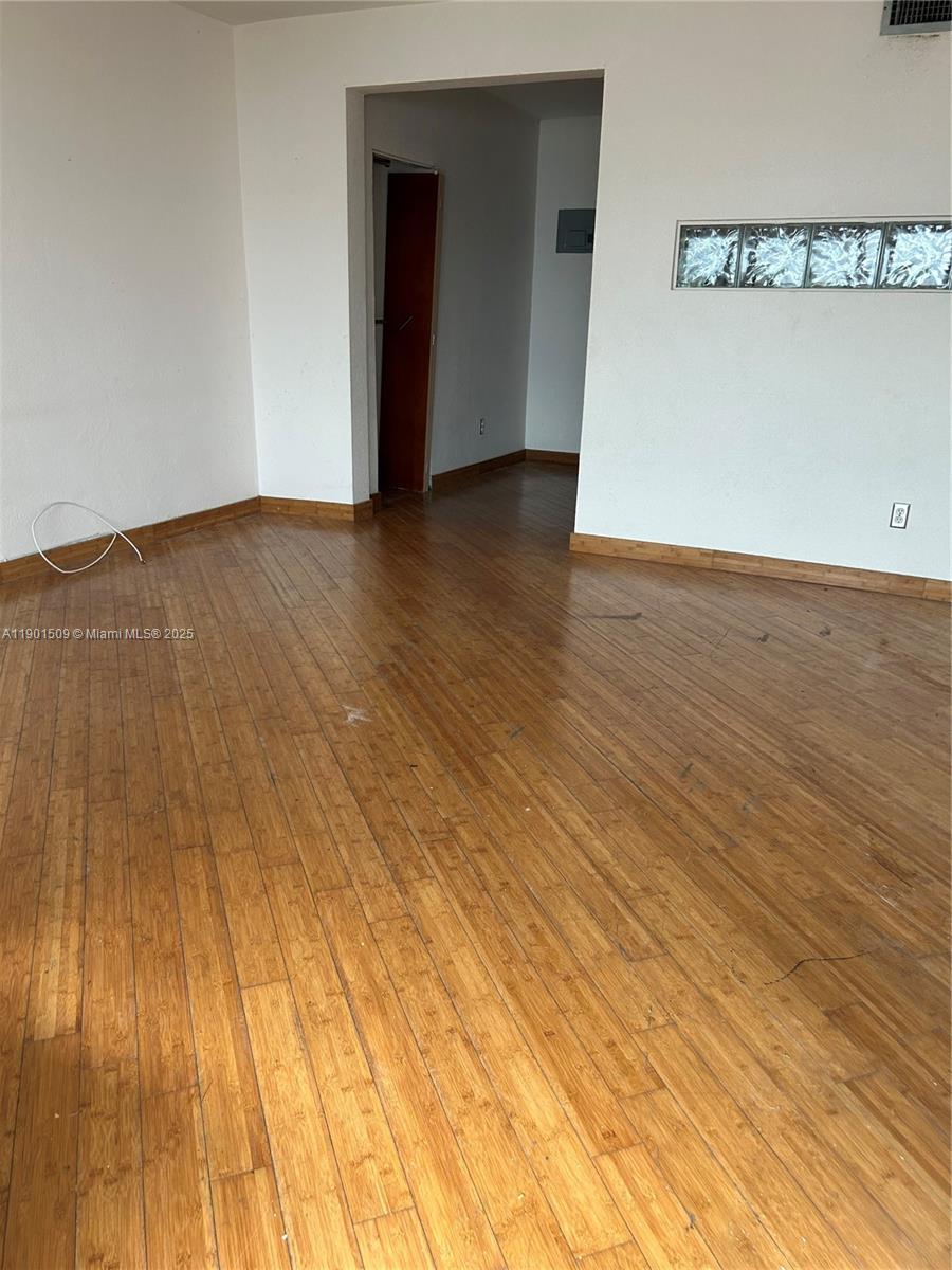 THE PINEAPPLE CONDO - Residential Lease