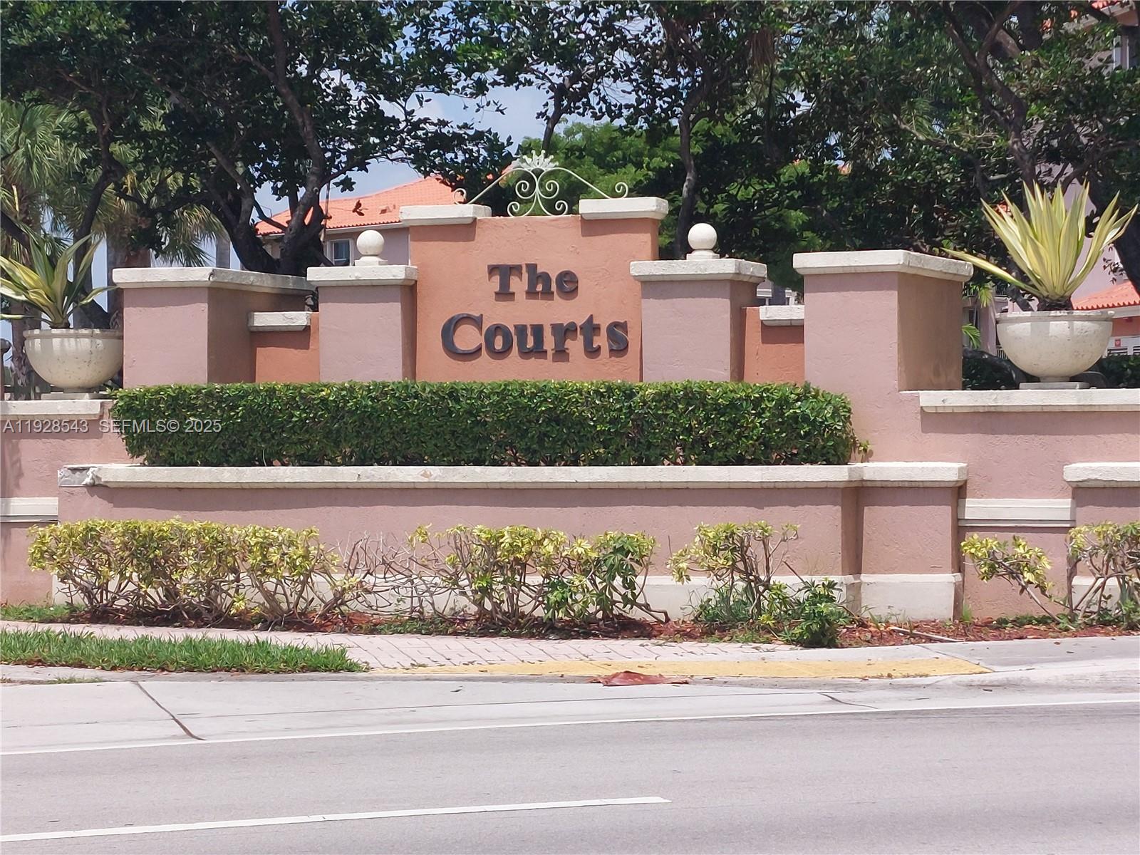 THE COURTS AT DORAL ISLES - Residential Lease