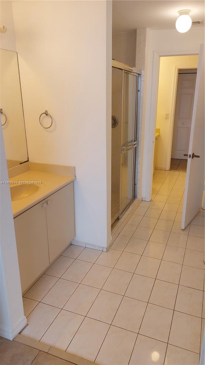 THE COURTS AT DORAL ISLES - Residential Lease