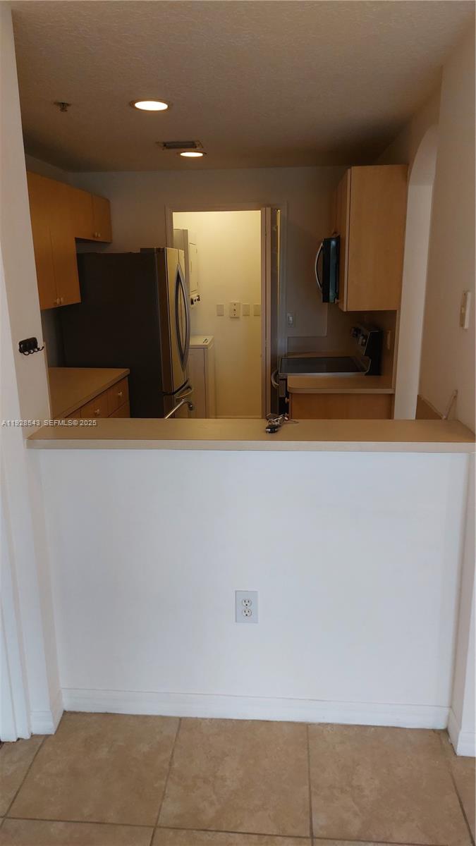 THE COURTS AT DORAL ISLES - Residential Lease