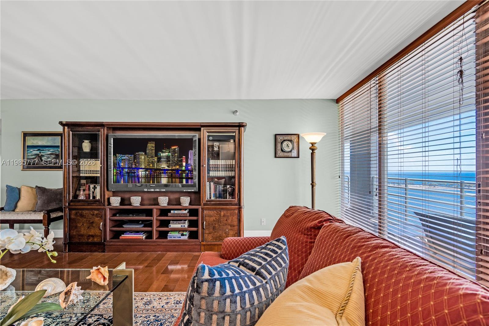 ATLANTIS ON BRICKELL COND - Residential